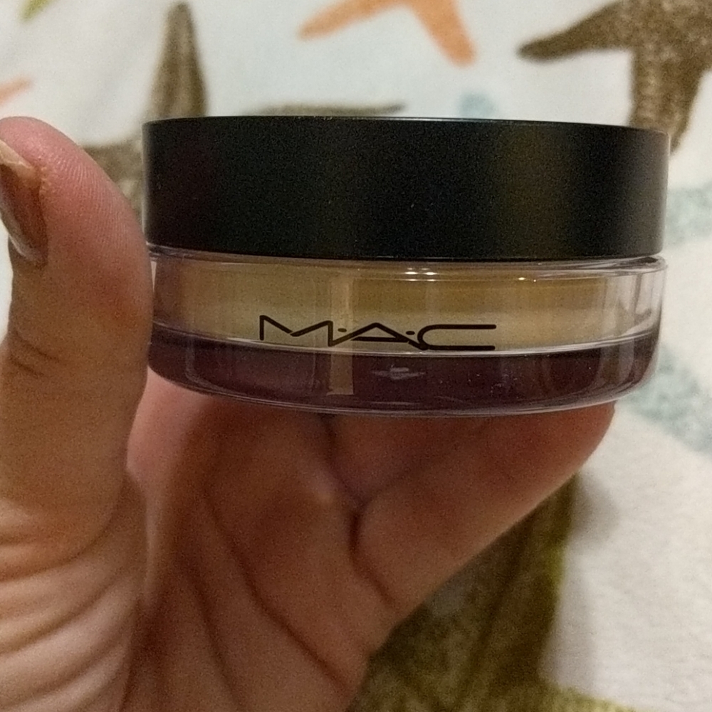 Mac Cosmetics Studio Fix Perfecting Powder - Picture 4 of 6